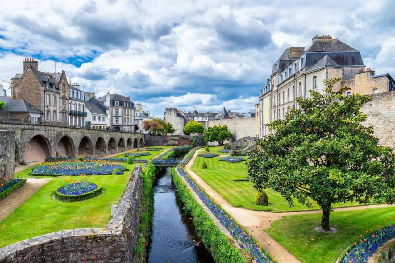 Grand Appartement De Standing Avec Terrasse Vue Port Au Centre De Vannes Bagian luar foto